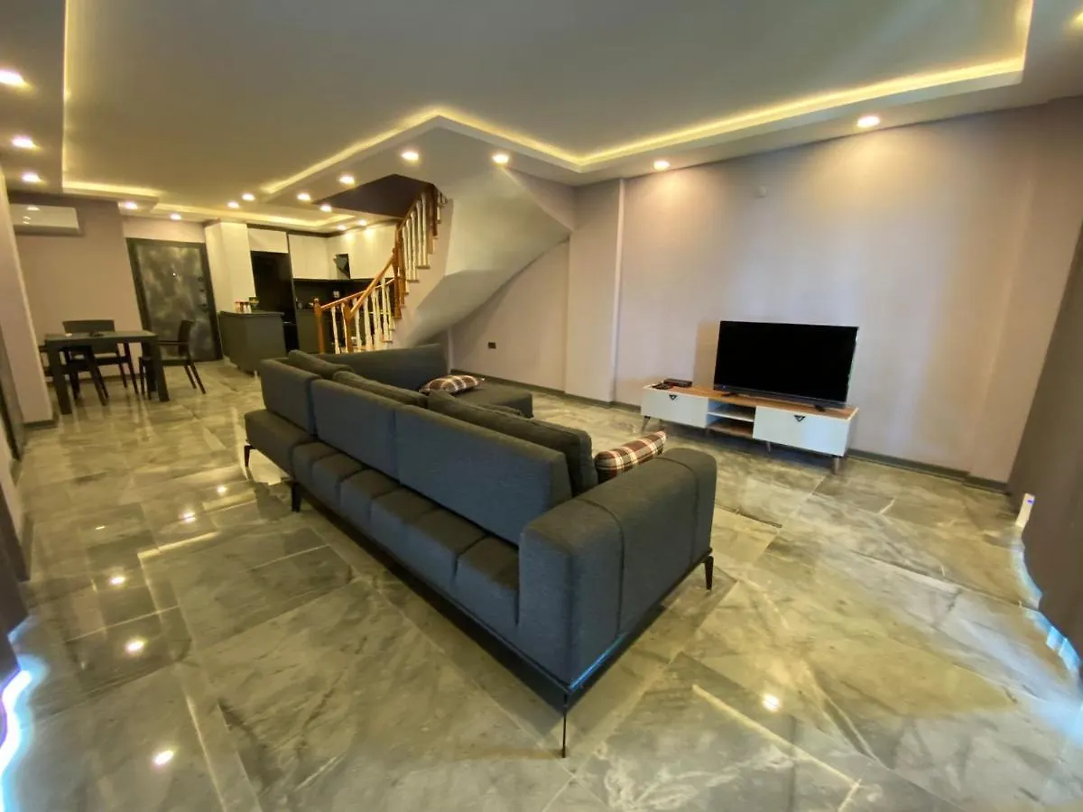 Oezel Havuzlu Lueks Villa Kusadası Turquia