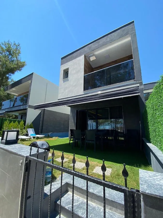 Oezel Havuzlu Lueks Villa Kusadası Turquia