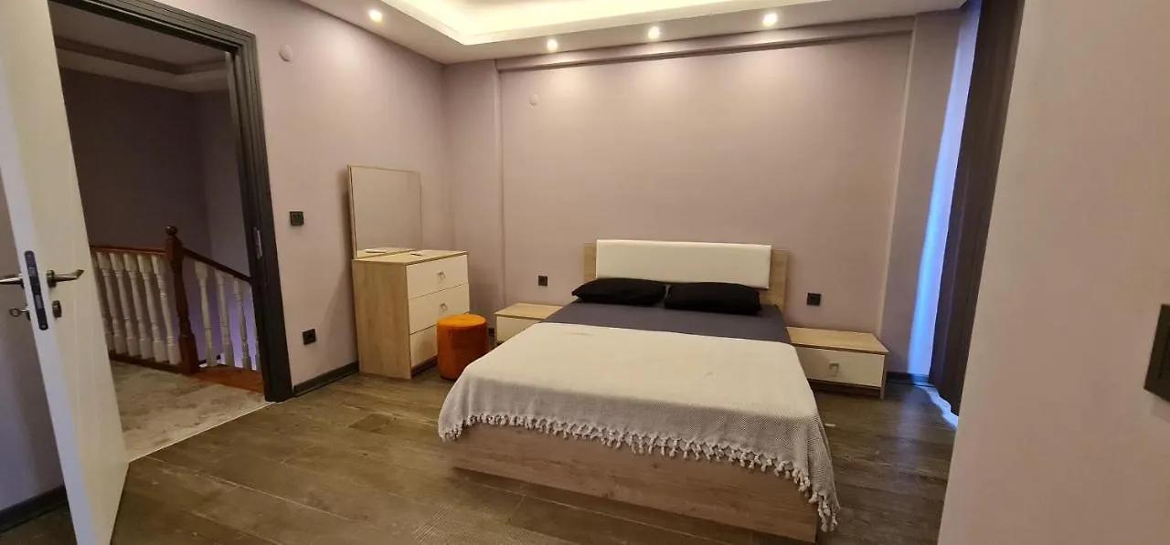 Oezel Havuzlu Lueks Villa Kusadası